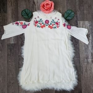 🌷🌱🌼White Embroidered Floral Dress